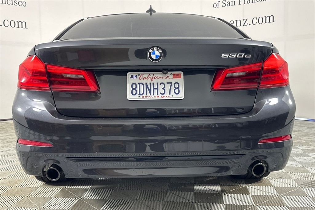 2018 BMW 5 Series 530e iPerformance photo 4