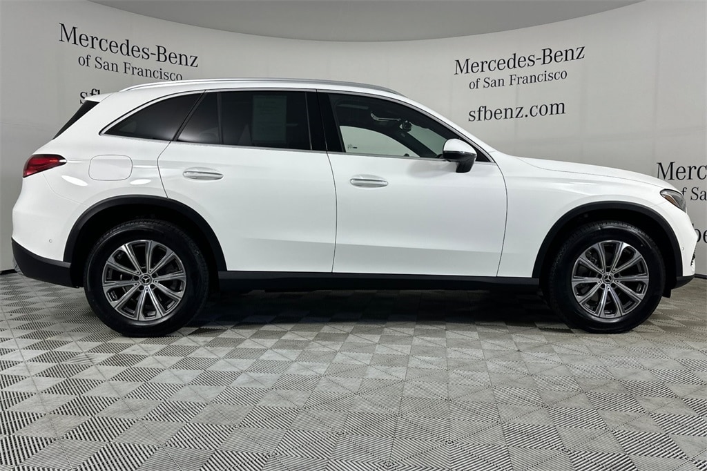 2026 Mercedes-Benz GLC GLC 300 photo 2