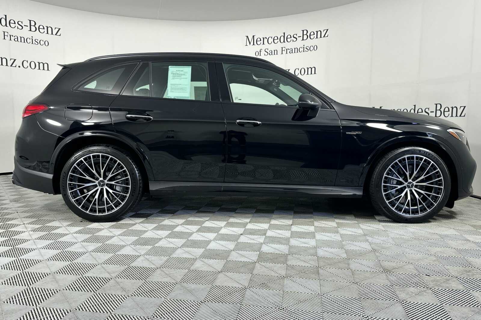 2025 Mercedes Benz GLC 43 AMG 4MATIC photo 3