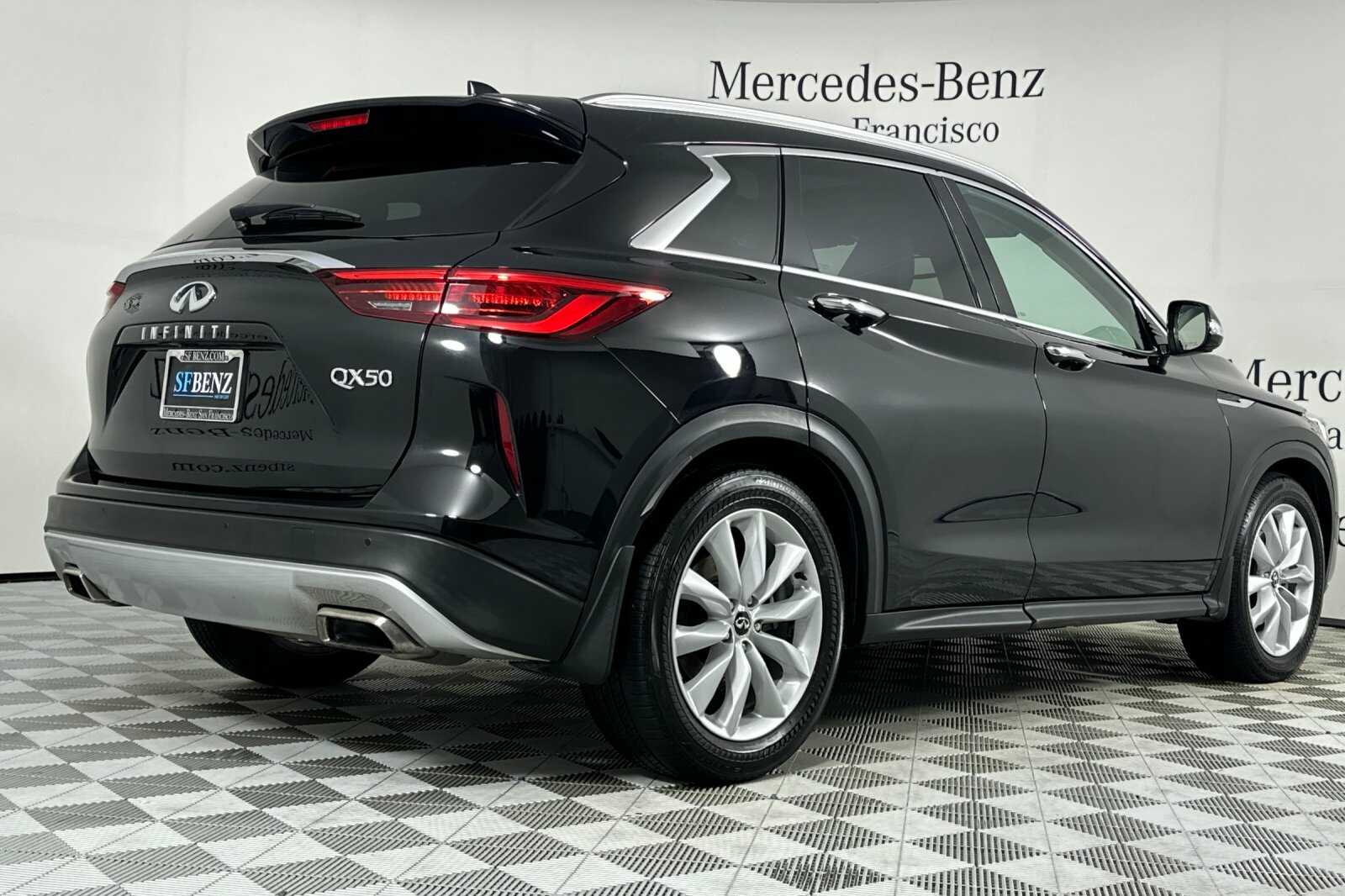 2019 Infiniti QX50 Essential SPORT photo 4