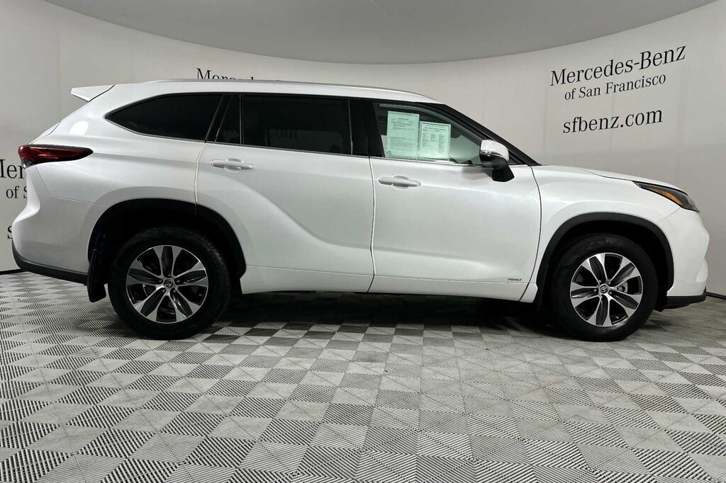 Used 2022 Toyota Highlander Hybrid XLE 4D Sport Utility SUV