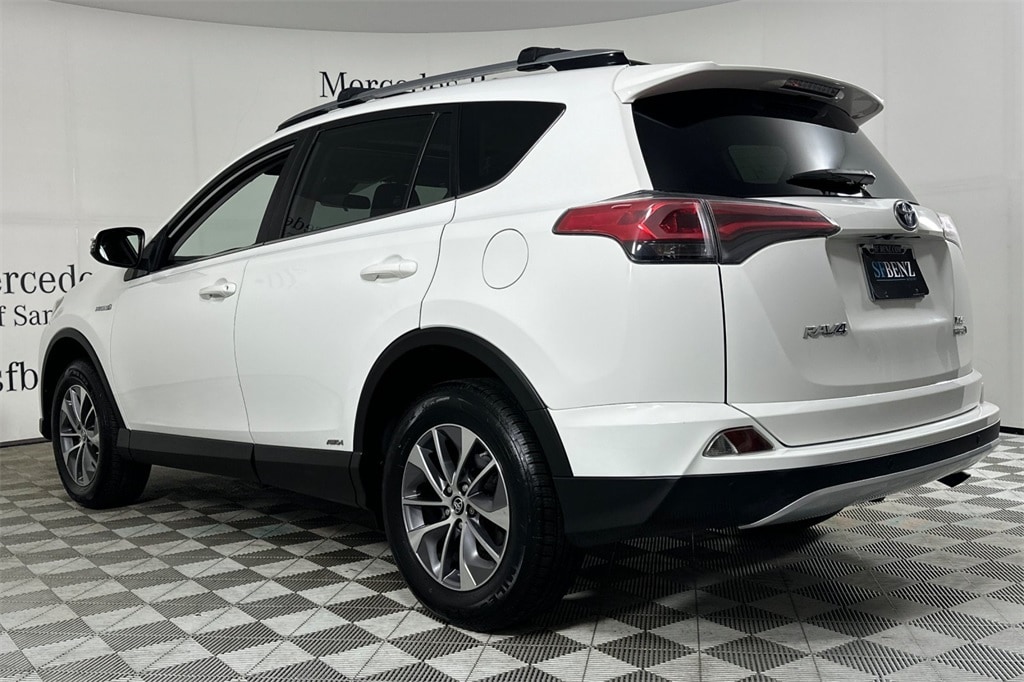 2018 Toyota RAV4 Hybrid XLE photo 5
