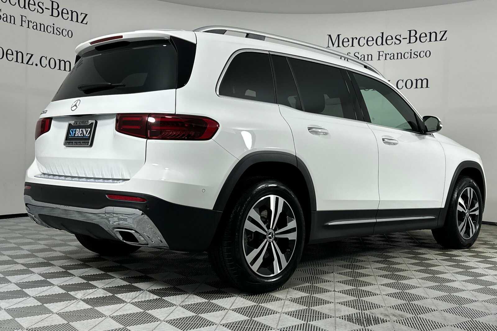 2025 Mercedes Benz GLB 250 photo 4