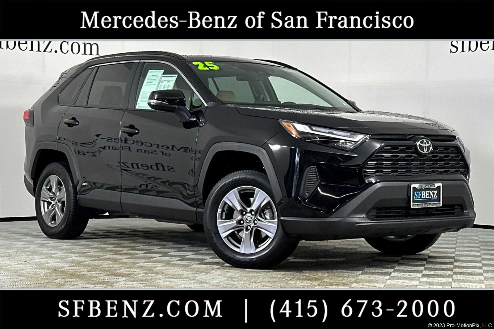 2025 Toyota RAV4 XLE's photo