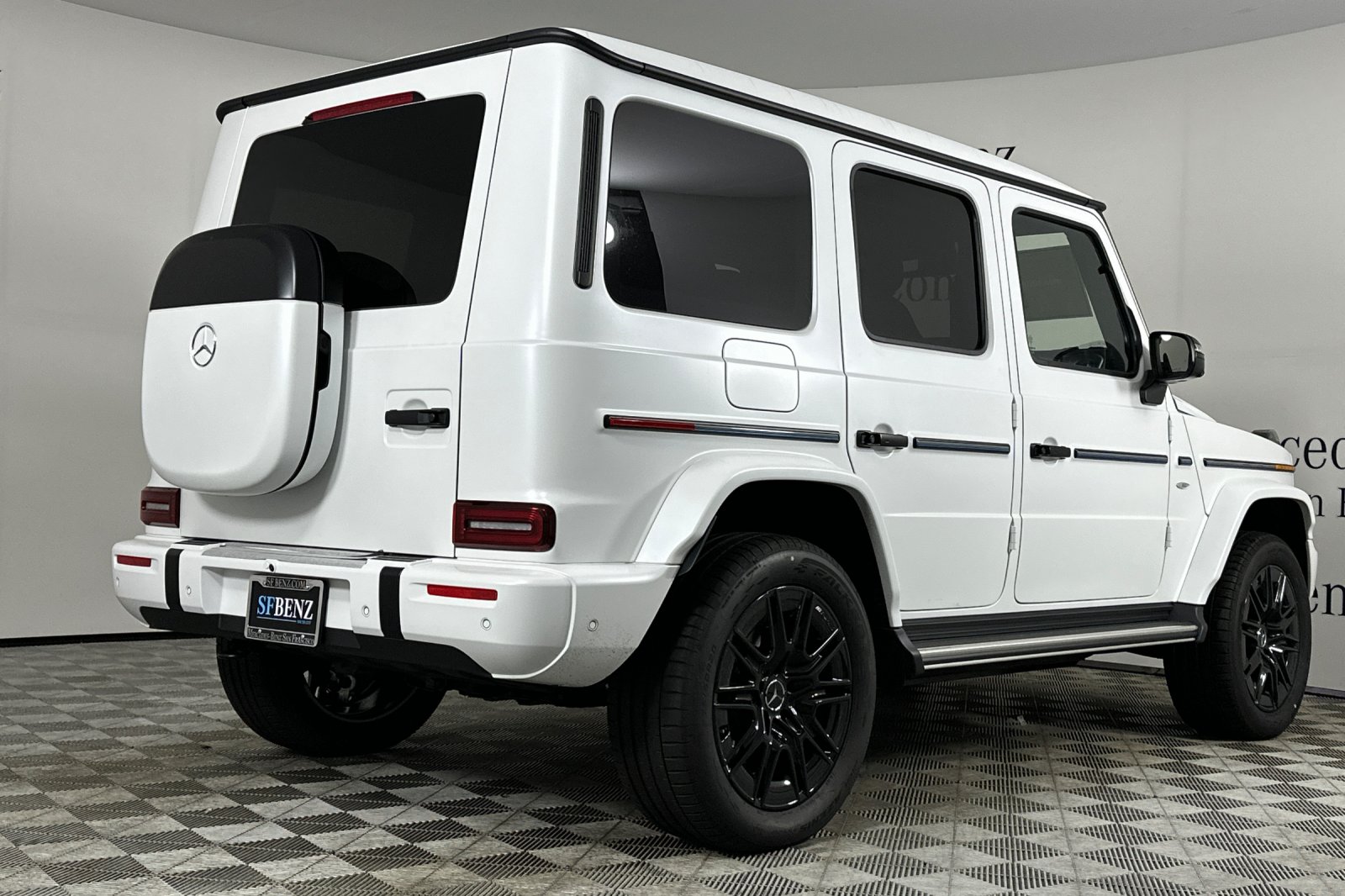 2025 Mercedes Benz G photo 4