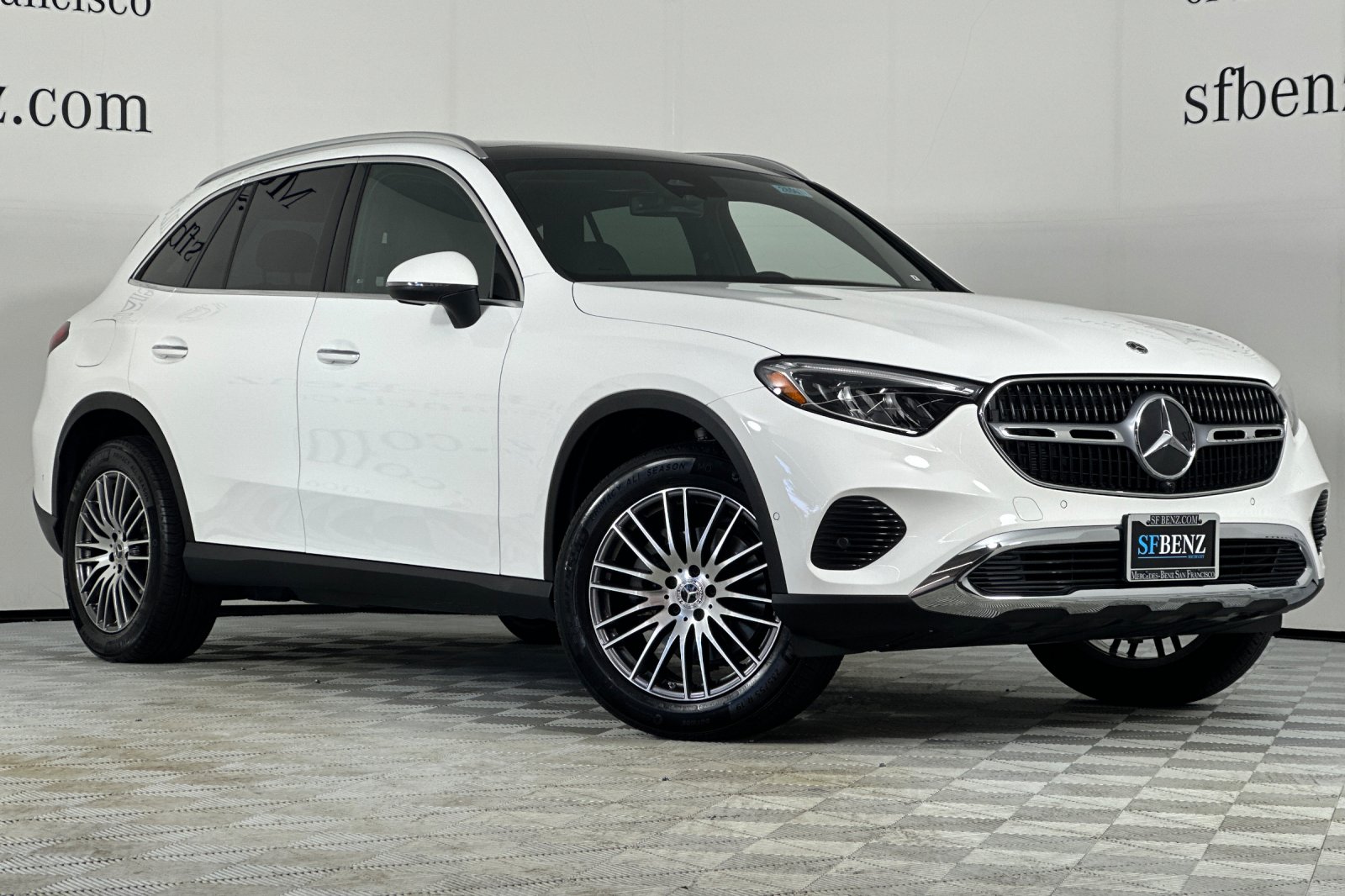 2025 Mercedes Benz GLC 300 photo 2