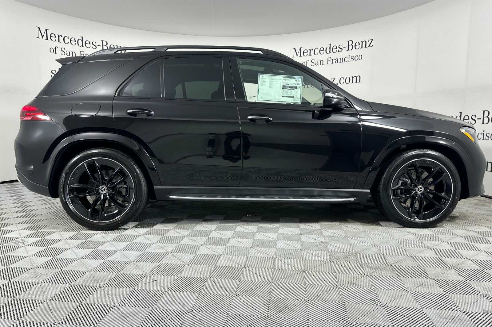 2026 Mercedes Benz GLE 580 4MATIC photo 3