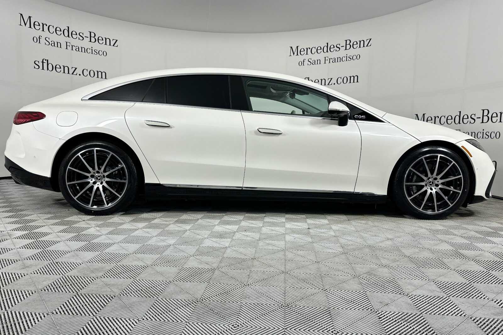 2022 Mercedes Benz EQS Sedan 450 photo 3