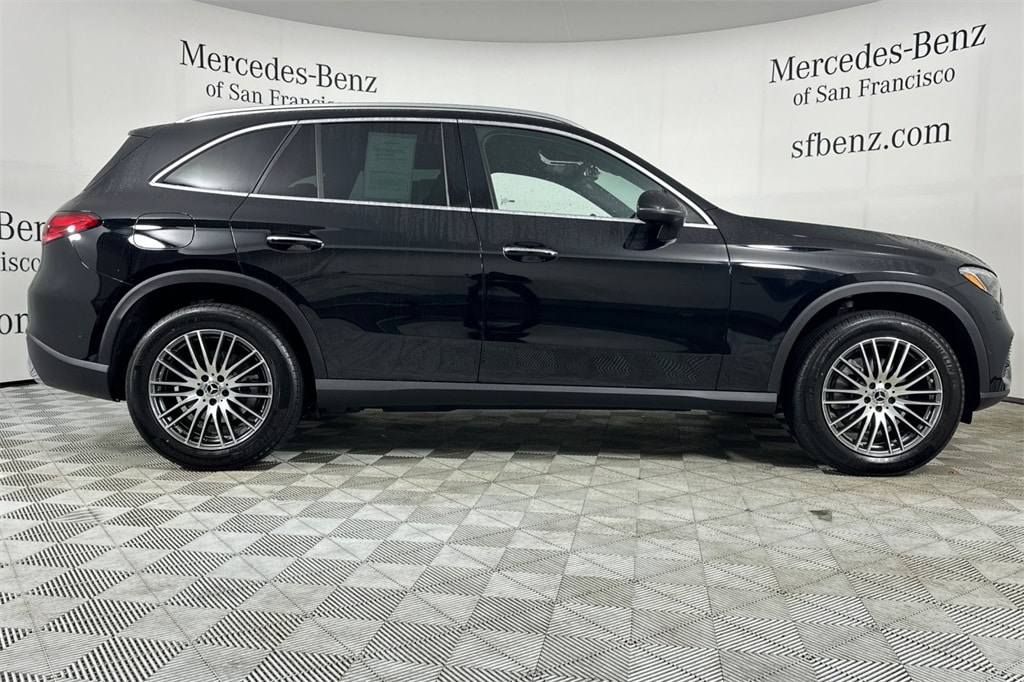 2026 Mercedes-Benz GLC GLC 300 photo 2
