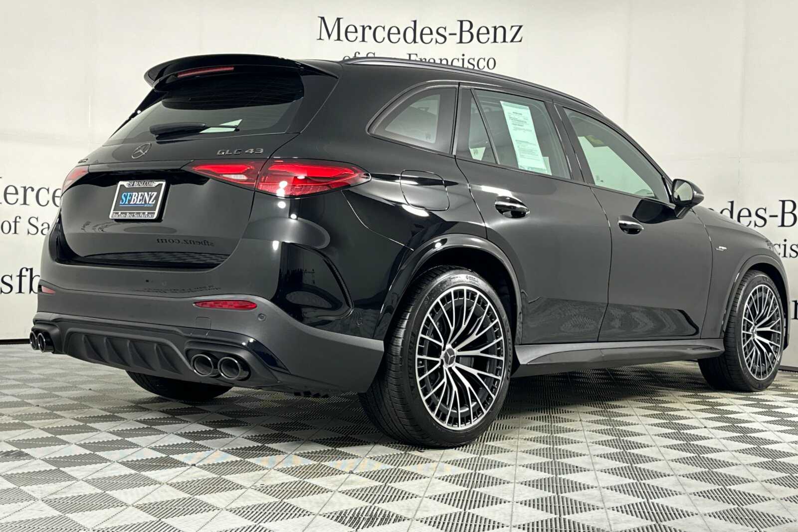2025 Mercedes Benz GLC 43 AMG 4MATIC photo 4
