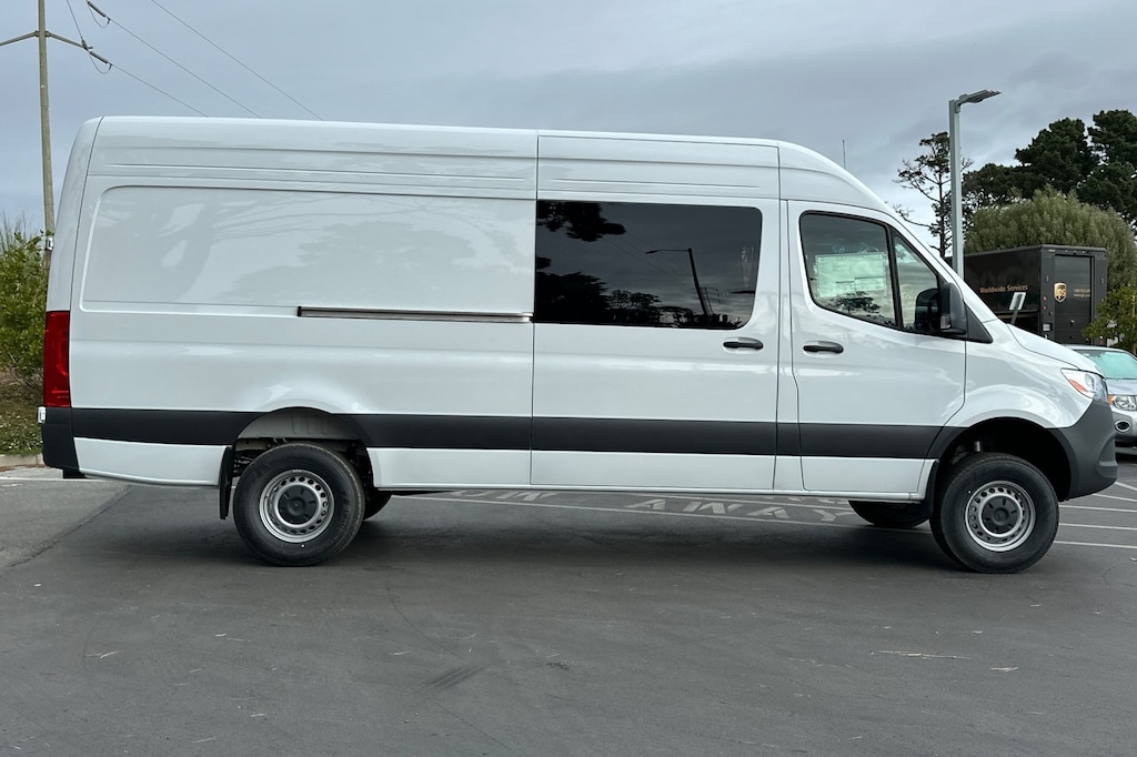 New 2025 Mercedes-Benz Sprinter 2500 High Roof 4-Cyl Diesel HO Van Crew Van