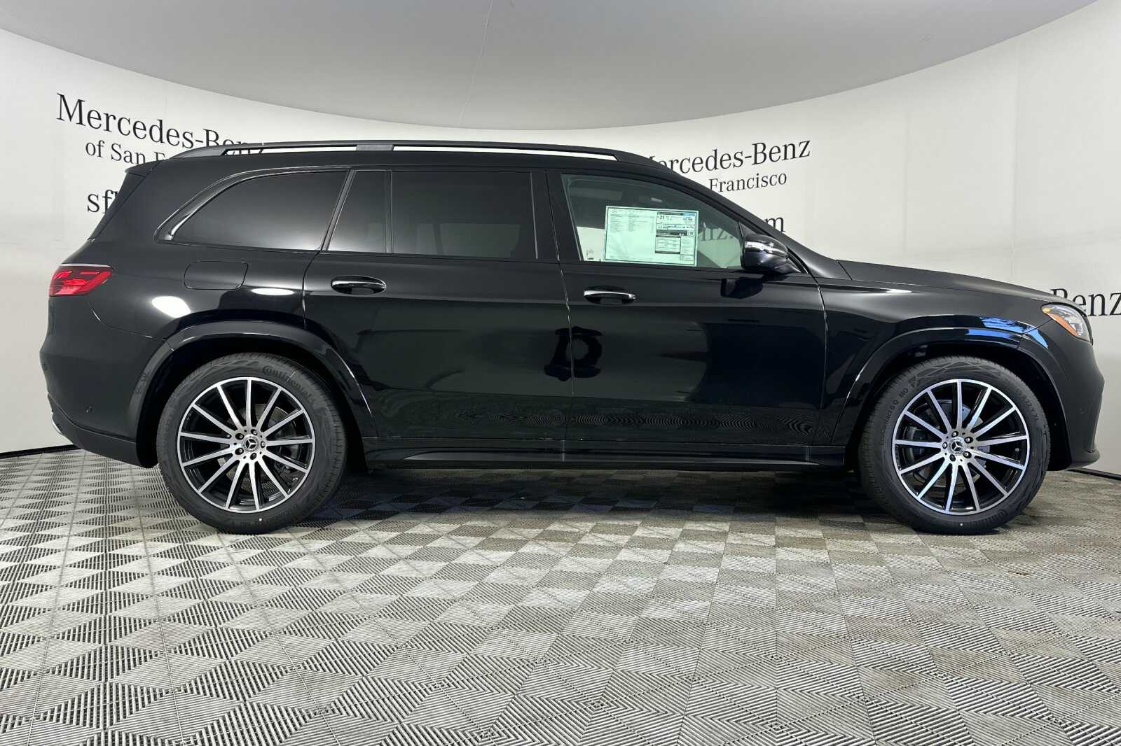 2025 Mercedes Benz GLS 450 4MATIC photo 3