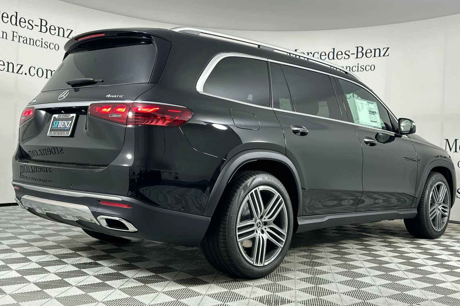 2026 Mercedes Benz GLS 450 4MATIC photo 2