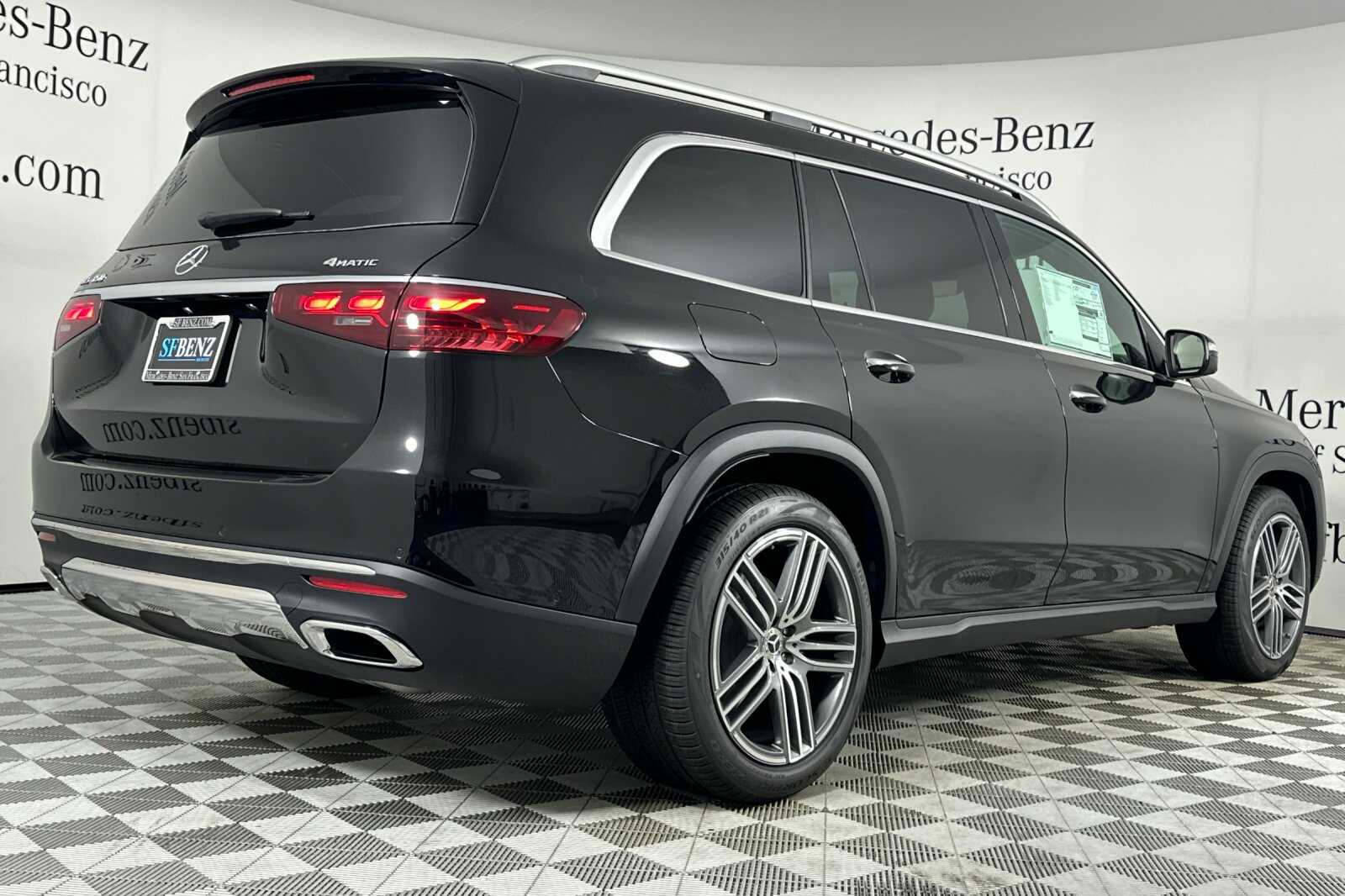 2026 Mercedes Benz GLS 450 4MATIC photo 2