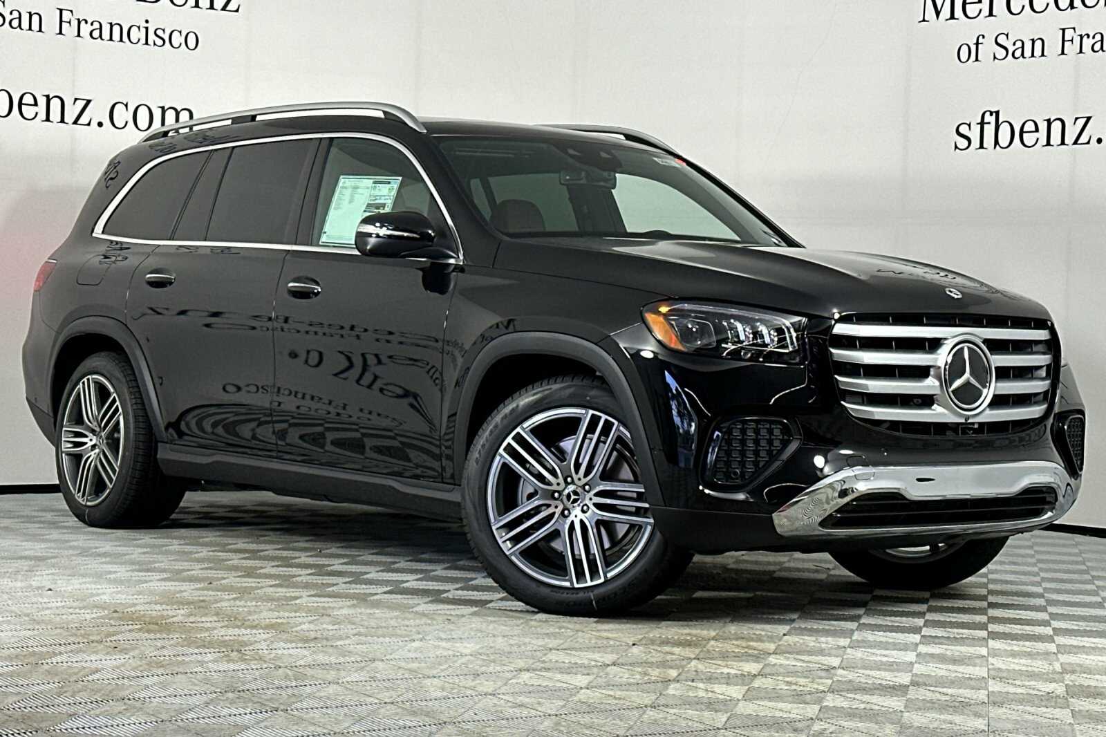 2026 Mercedes Benz GLS 450 4MATIC photo 2
