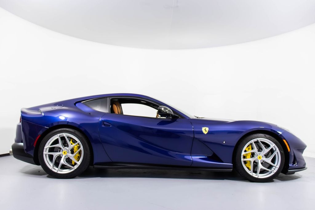 2019 Ferrari 812 Superfast Base photo 2