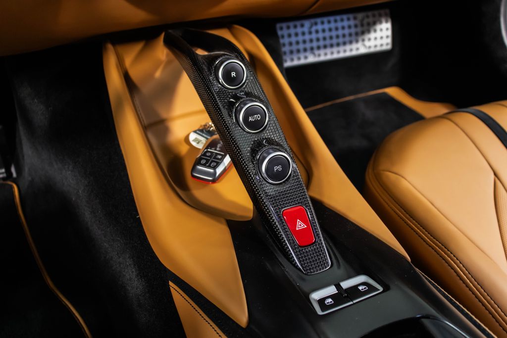 2019 Ferrari 812 Superfast Base photo 4