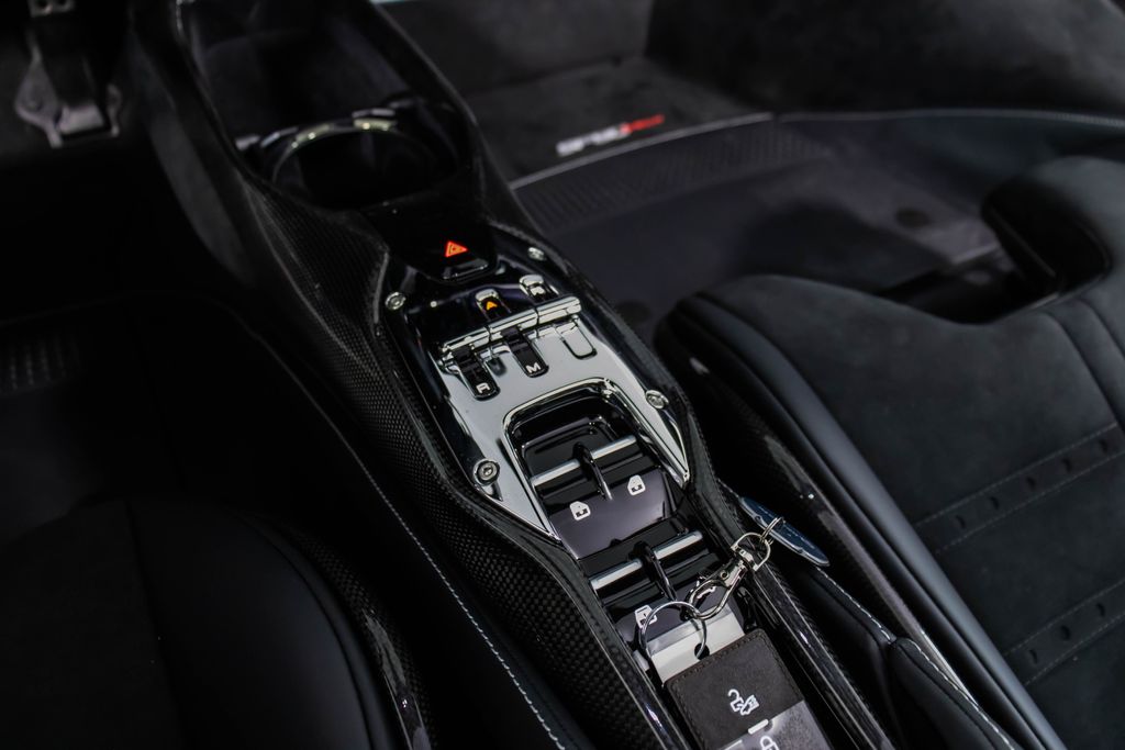 2025 Ferrari SF90 Spider Base photo 4