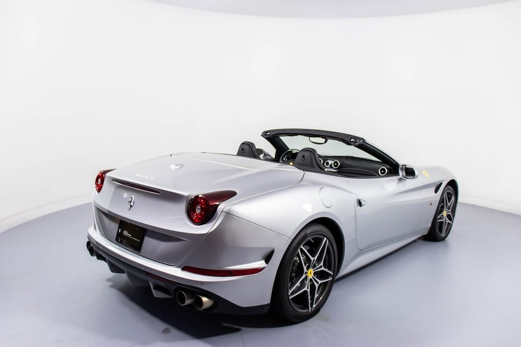 2016 Ferrari California T photo 2