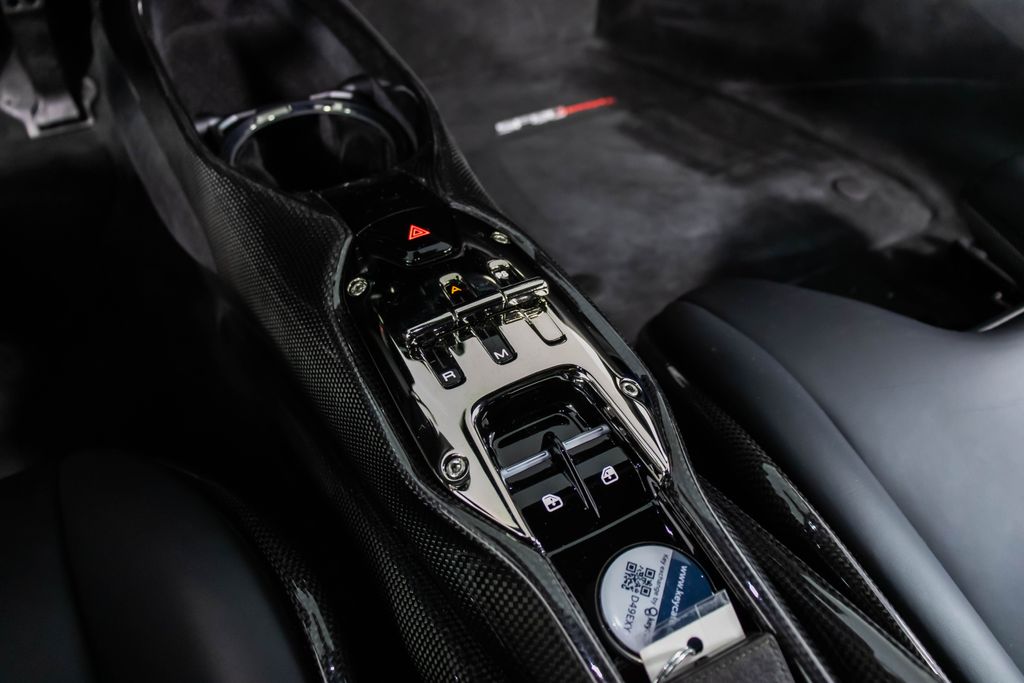 2022 Ferrari SF90 Stradale Base photo 4