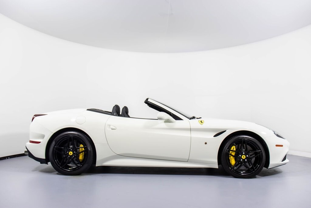2017 Ferrari California T photo 3