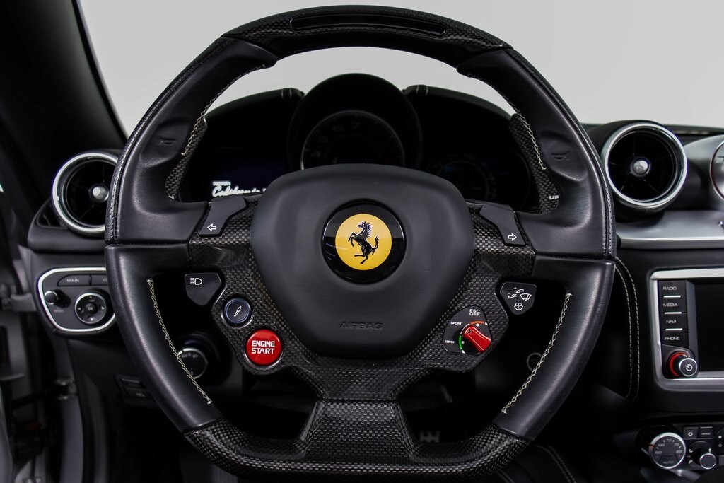 2016 Ferrari California T photo 4