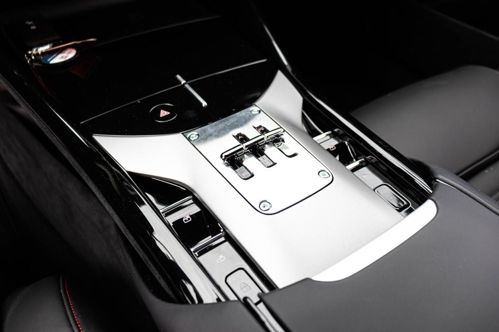 2025 Ferrari Purosangue photo 4