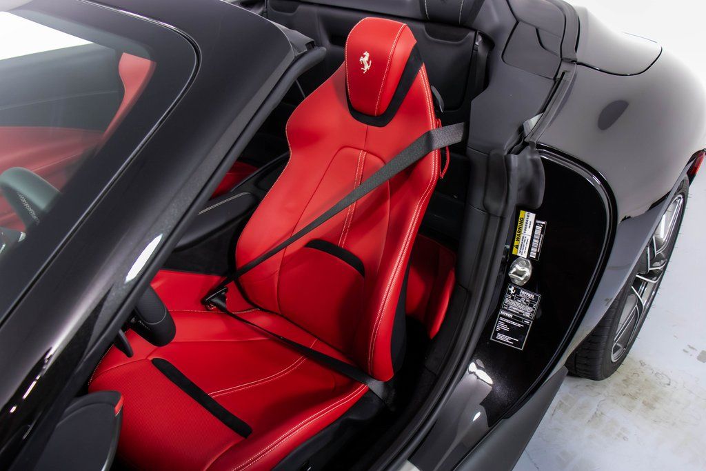 2024 Ferrari Roma Base photo 5