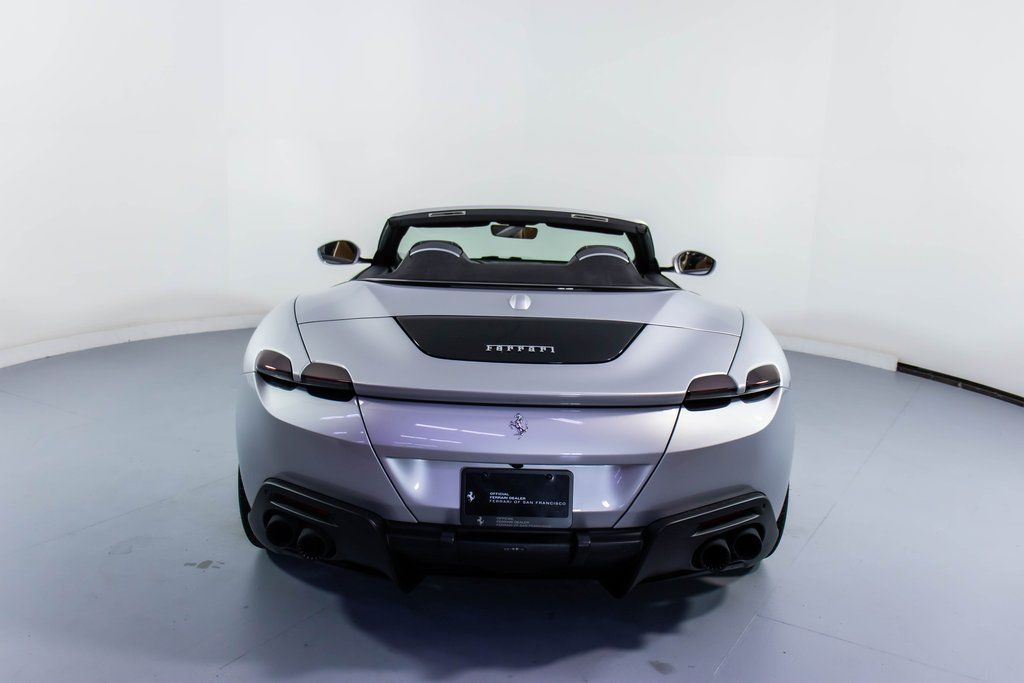2025 Ferrari Roma Base photo 6