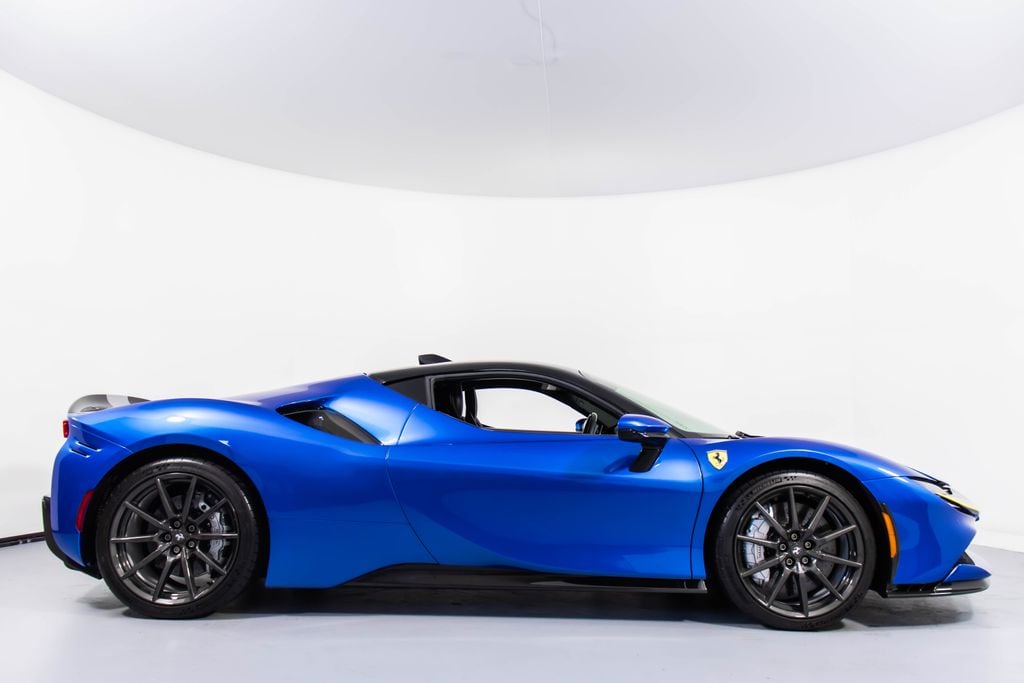 2022 Ferrari SF90 Stradale Base photo 2