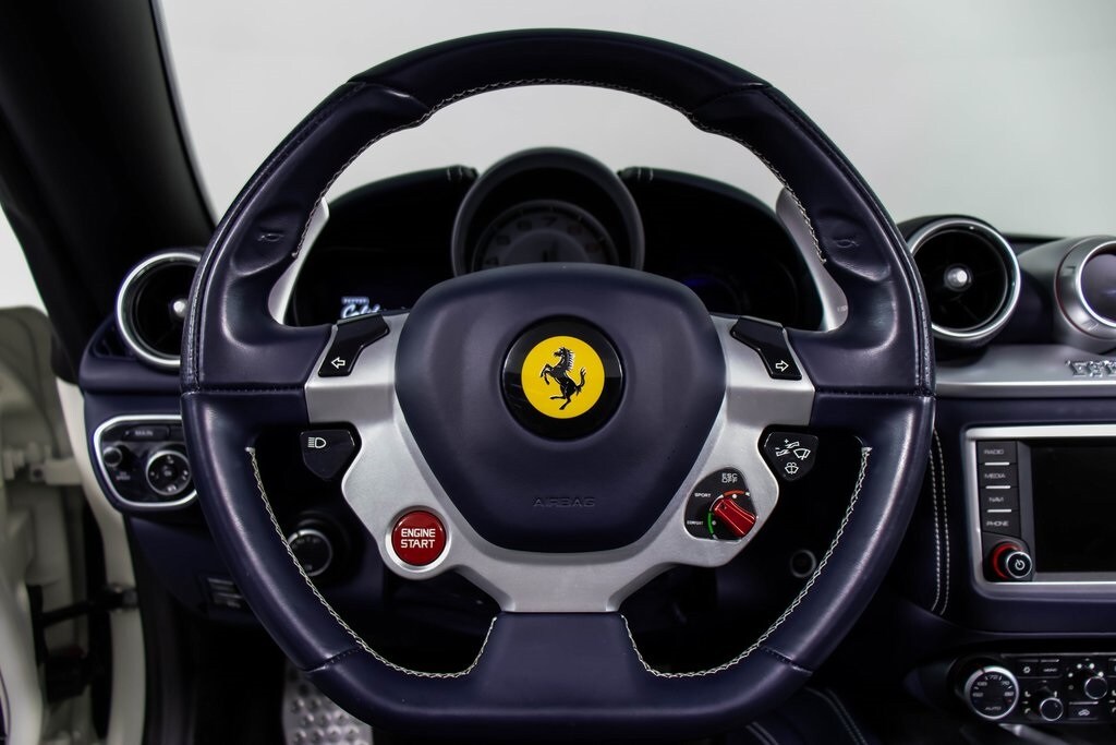 2016 Ferrari California T photo 4