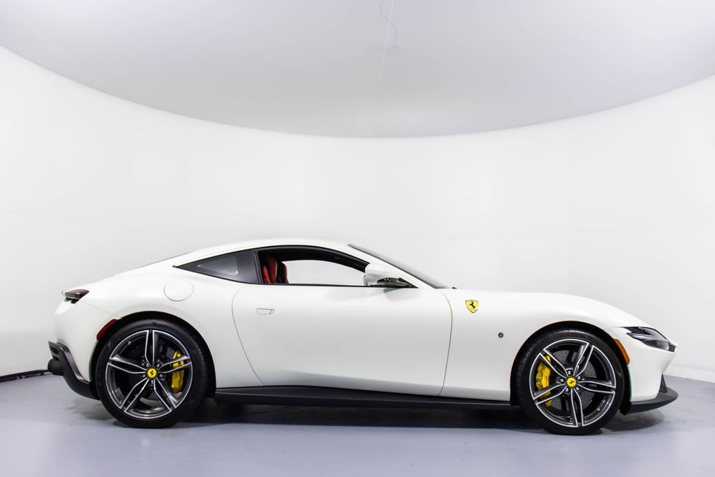 2022 Ferrari Roma Base photo 2
