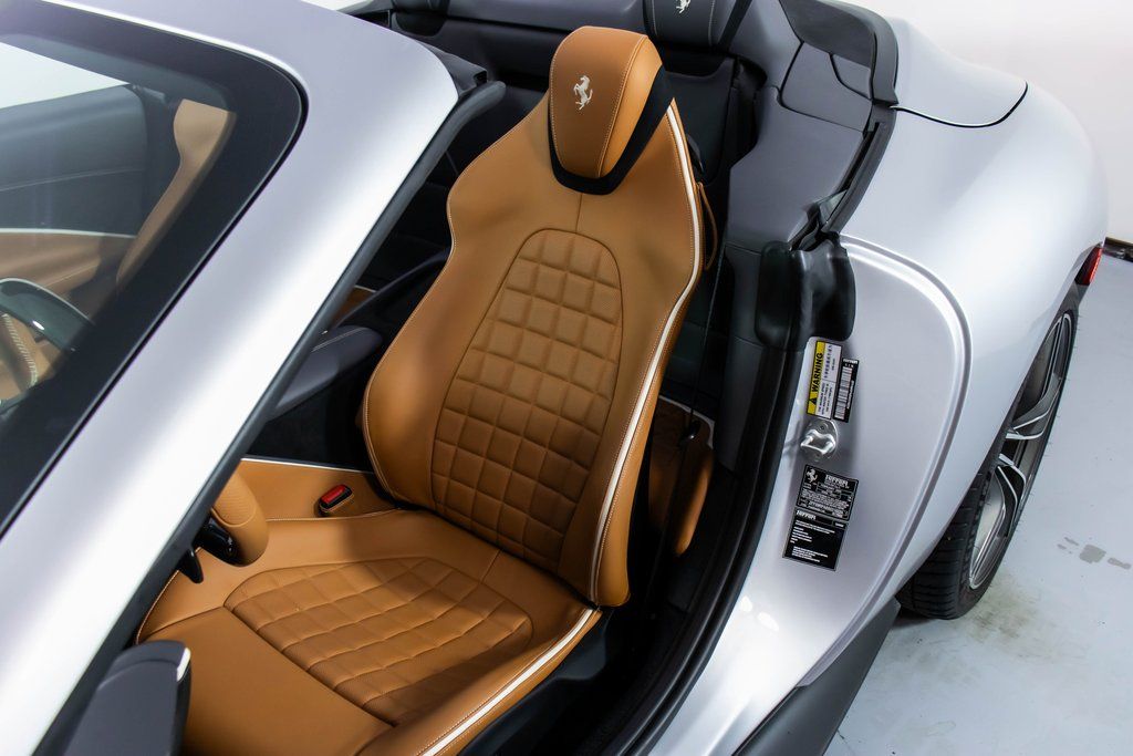 2025 Ferrari Roma Base photo 5