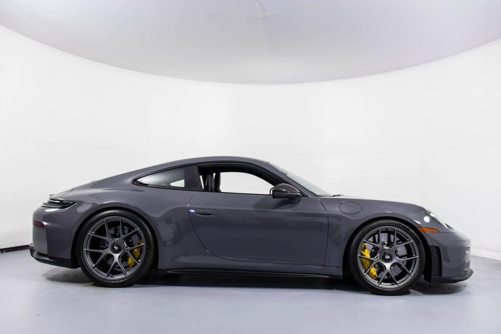 2026 Porsche 911 GT3 photo 2