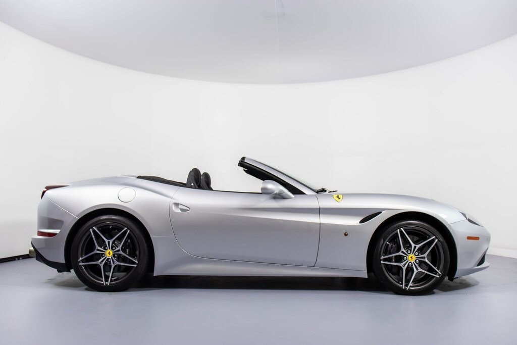 2016 Ferrari California T photo 3