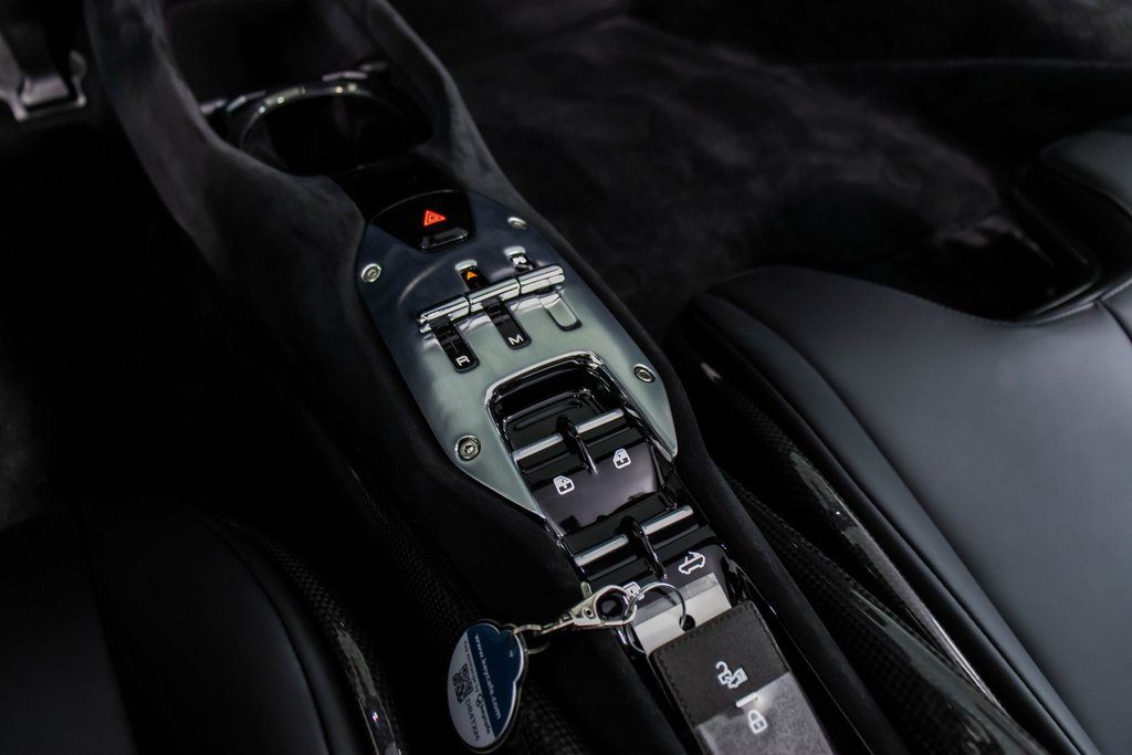 2023 Ferrari SF90 Spider Base photo 4