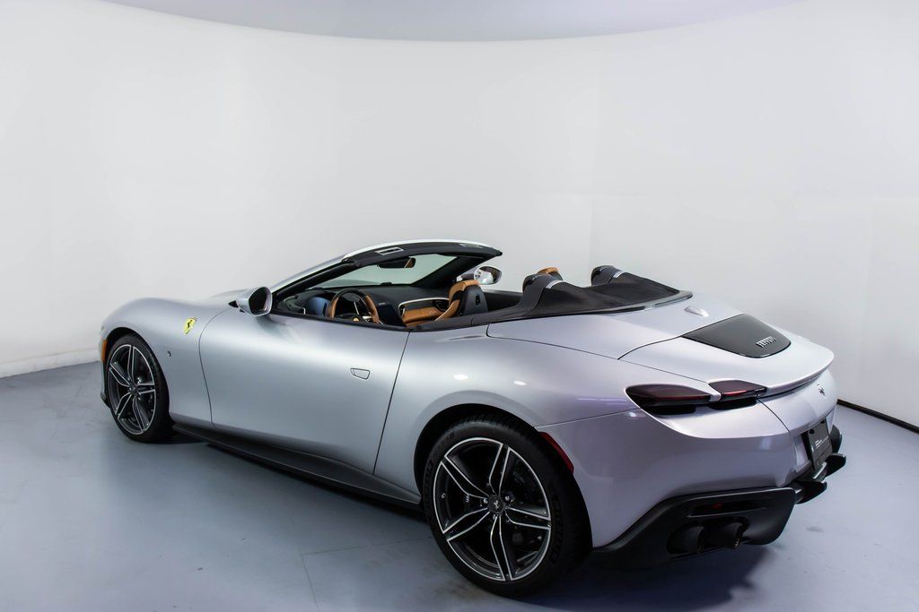 2025 Ferrari Roma Base photo 3