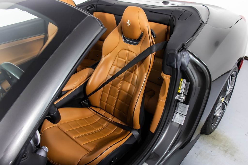2019 Ferrari Portofino Base photo 5