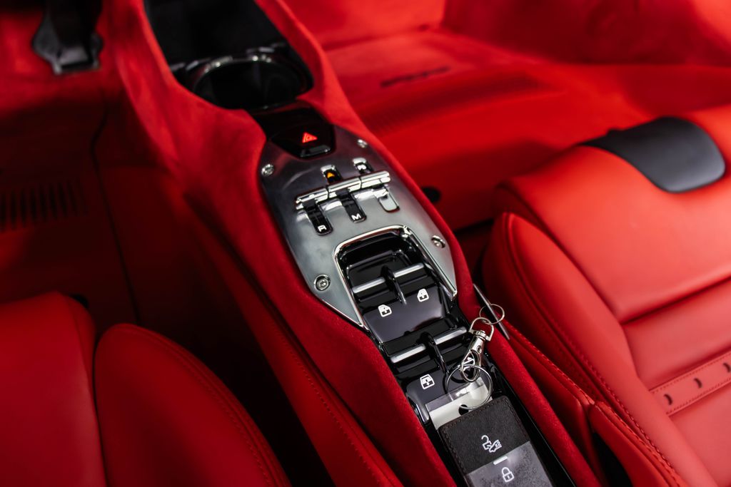 2025 Ferrari SF90 Spider Base photo 4