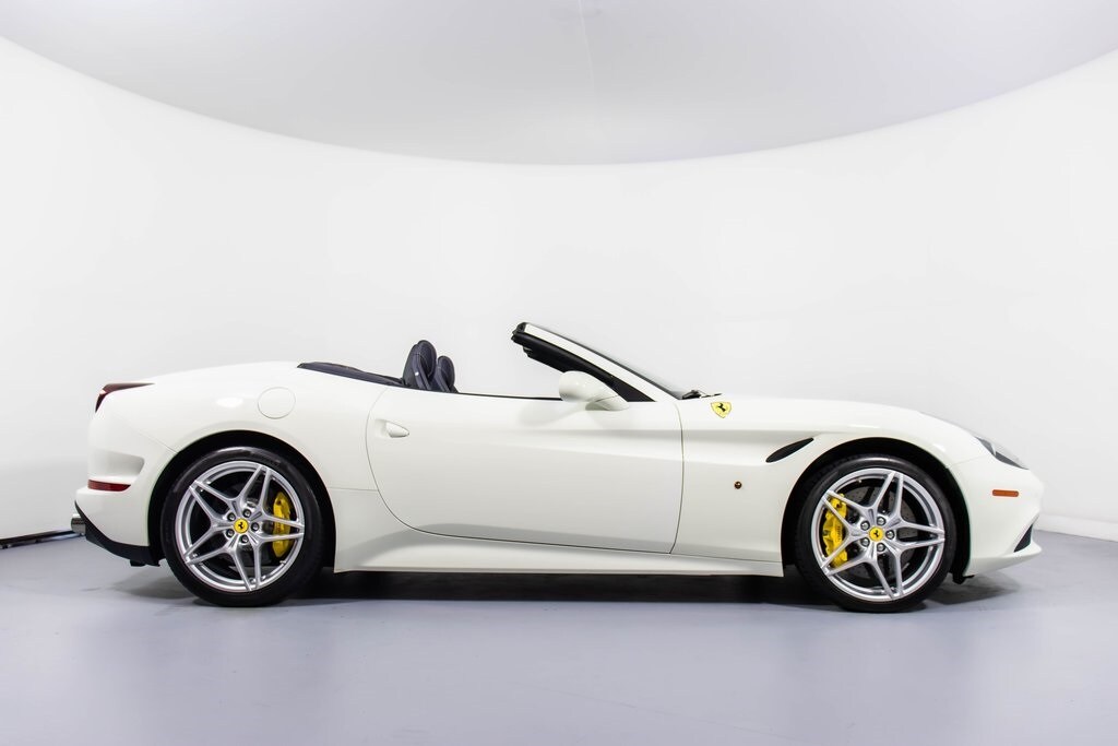 2016 Ferrari California T photo 3
