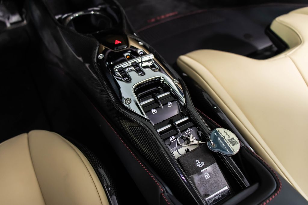 2024 Ferrari SF90 Spider Base photo 4