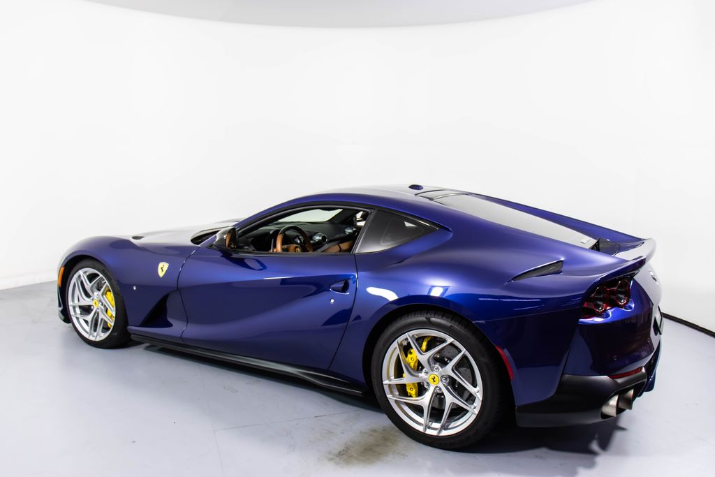 2019 Ferrari 812 Superfast Base photo 3