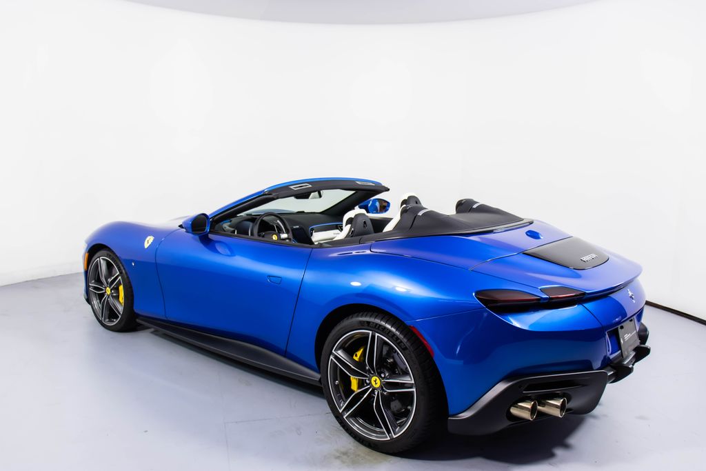 2025 Ferrari Roma Base photo 3