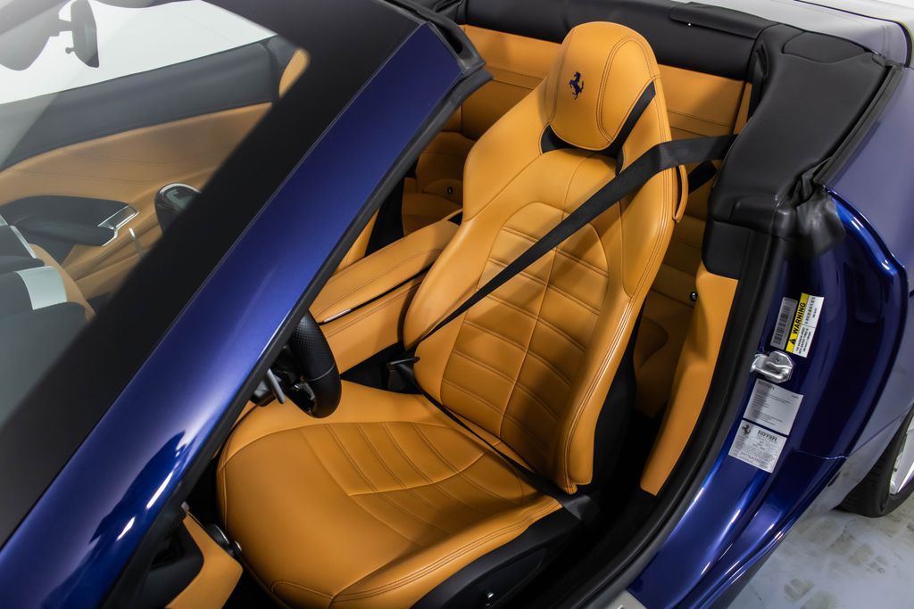 2017 Ferrari California T photo 5