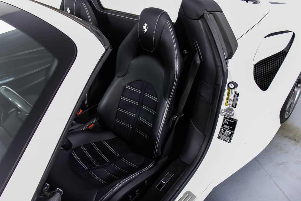 2022 Ferrari F8 Spider photo 4