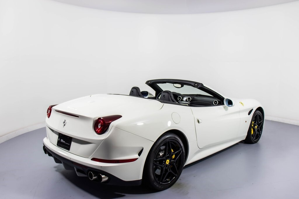 2017 Ferrari California T photo 2