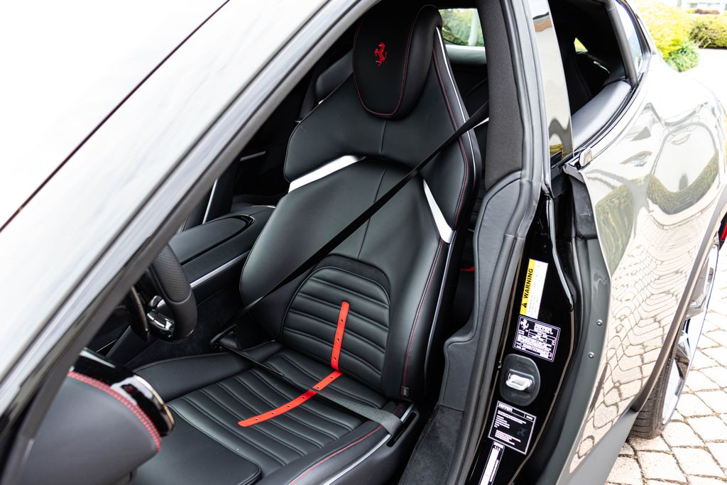 2025 Ferrari Purosangue photo 5