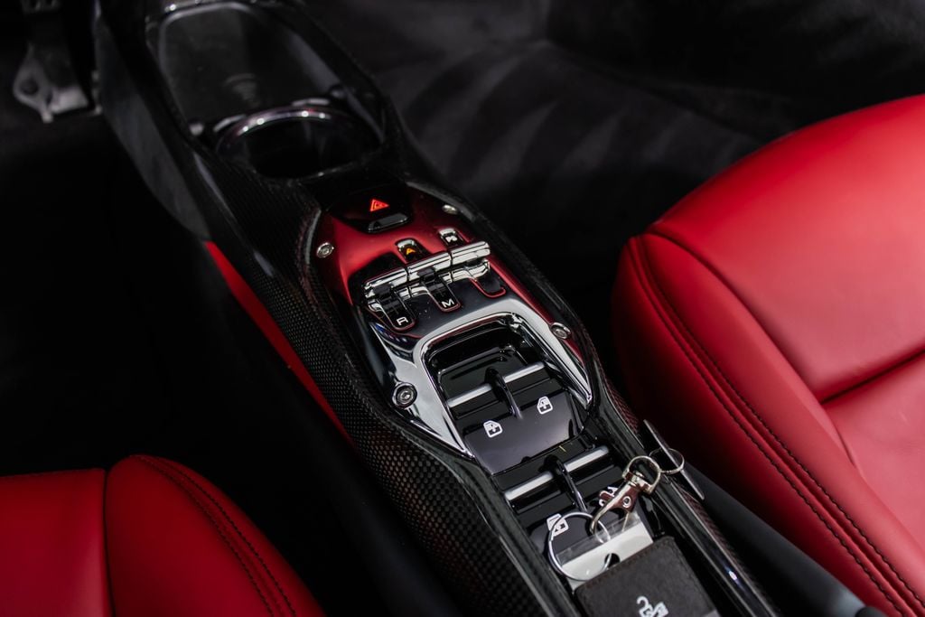 2025 Ferrari 296 GTS photo 4