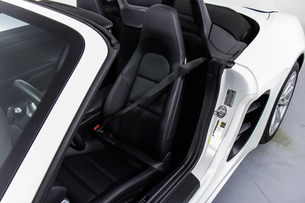 2024 Porsche 718 Boxster S photo 6