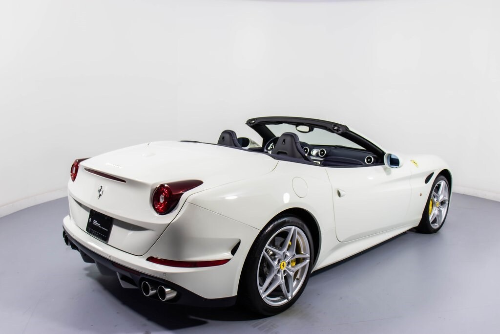 2016 Ferrari California T photo 2